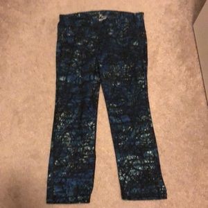 B1G1 1/2 off ☺️ Active Capris